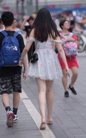 吊带连衣裙美女 [11P]