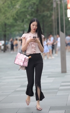 身姿曼妙 让人心动不已
