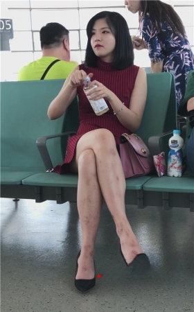 颜值不错的短发小姐姐