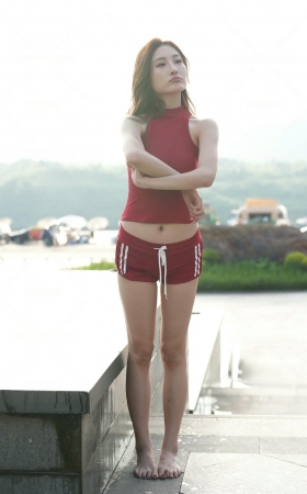 红短热裤长腿美眉 [21P]