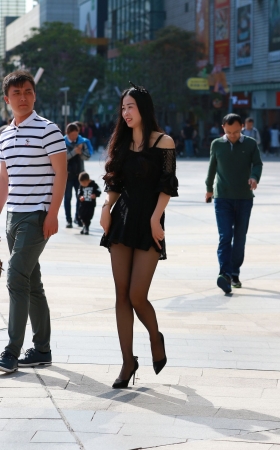 这双黑丝大长腿细高跟你喜欢吗