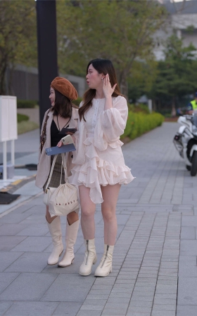 甜美短靴纱裙