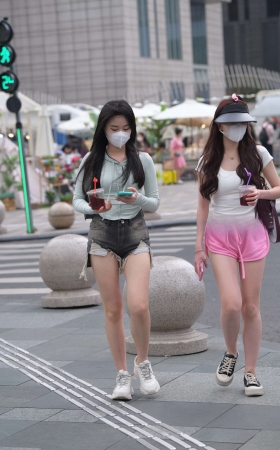 街拍长腿姐妹 [21P]