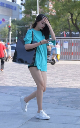 蓝衣女子 [18P]