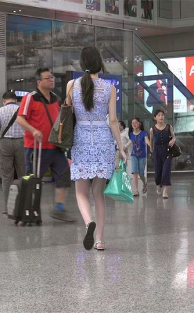 遇上精品女孩，你还会在乎这是双站足
