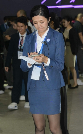 241221-41=86√平底鞋黑丝销售员 10P
