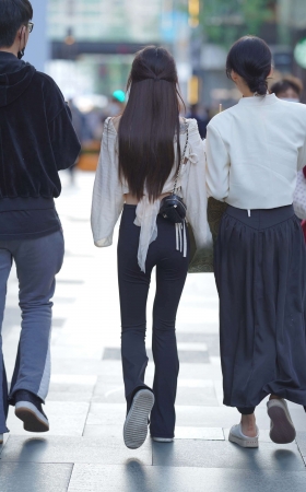 街拍漂亮的黑色长裤小姐姐 [20P]