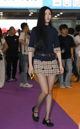 26510-14-100√艳遇～绝美腿黑丝-素人女生 12P