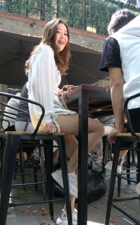 白色短裙美腿美女小姐姐
