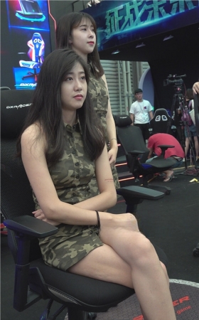 电竞小姐姐