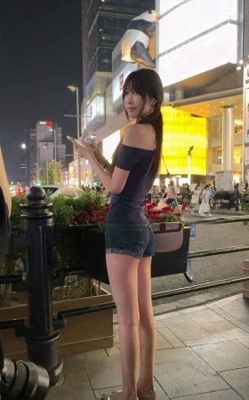 搭讪街拍牛仔热裤小姑娘 [4P]