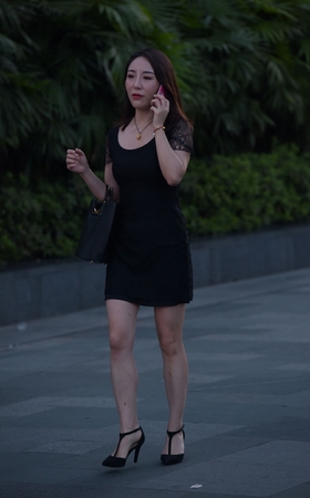 包屯裙少妇