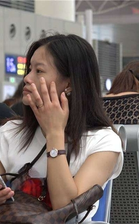 4K – 挑鞋的妹子 [2.41 GB/MP4]