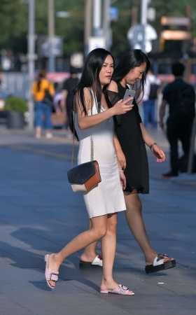 白裙少妇 [20P]