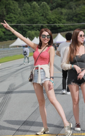 青春洋溢的美女街拍
