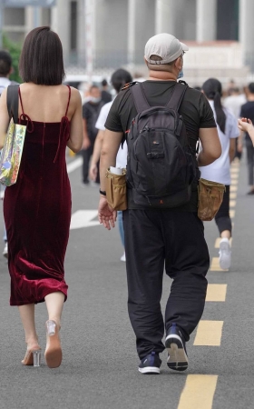 红裙气质美女 [16P]