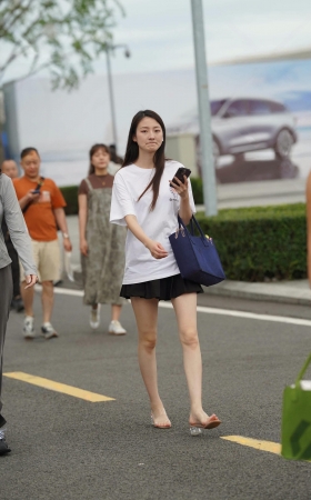 苗条高挑的长腿小姐姐 [14P]
