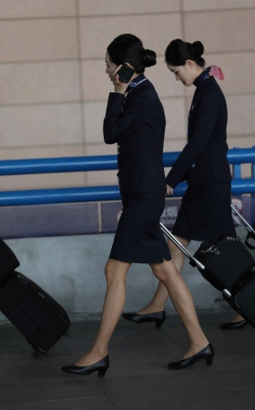 准备登机的东航机组空姐们棕色丝袜制服端庄大气美 9P