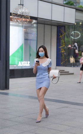 清爽蓝色修身裙