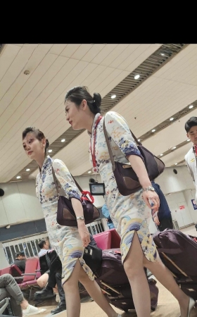 4K航站楼偶遇海航空姐灰丝细高跟百看不厌 3P