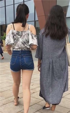 街拍吊带衫丰臀高腰热裤美女 [2.75 GB]