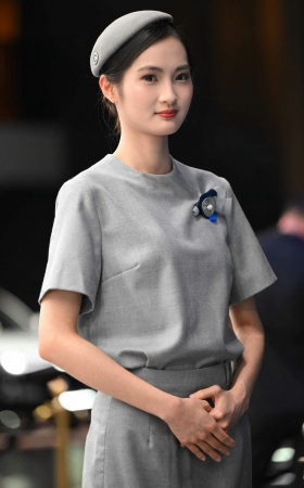 2565-8=101√文质彬彬的肉丝女孩 11P