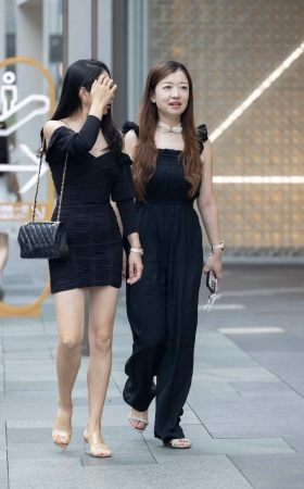 2589-5=41 性感黑裙凉高跟少妇 6P