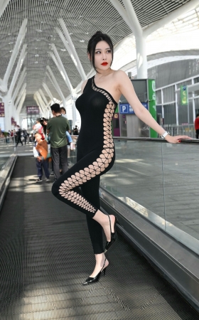 裹身连体衣裤性感长腿美女 [20P]