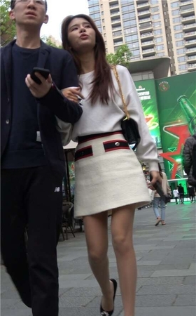 4K – 街拍丝袜高跟短裙美女 [1.01 GB/MP4]
