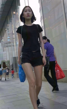 黑衣黑裤热裤MM
