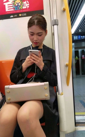 深色风衣短裙肉丝高跟OL漂亮美女