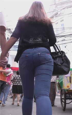 紧身牛仔美妇