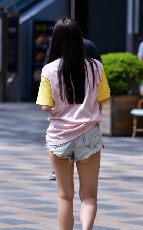 ★青春牛仔热裤美女 [23P]