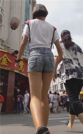 长腿灰色热裤小妹