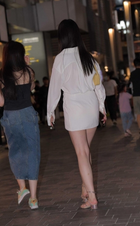 白衫女子 [14P]