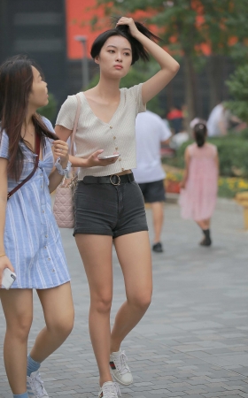 热裤学生妹 [15P]