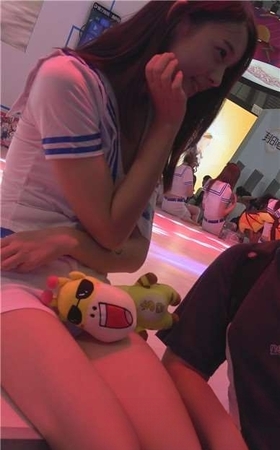 甜美小清新可爱萌妹子。