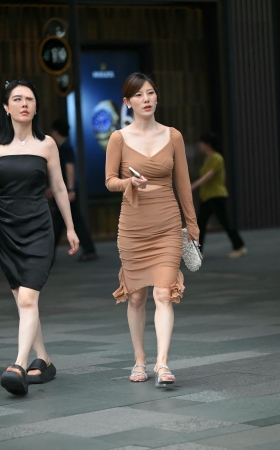 街拍裙装轻熟美女朲槭 [19P]