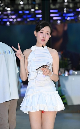 白裙美女模特(156P)