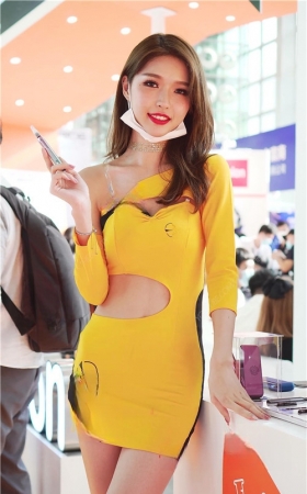 漂亮的黄裙小姐姐