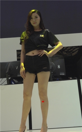 站台上的美女模特