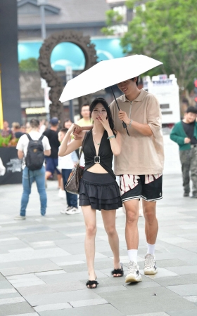 街拍黑色超短裙小姐姐 [18P]