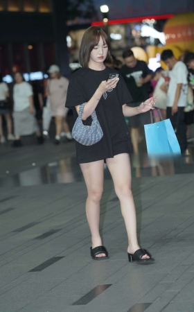 妹纸那水嫩的肌肤~ [20P]