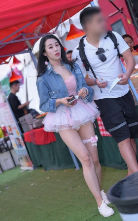 吃东西的大长腿 [15P]