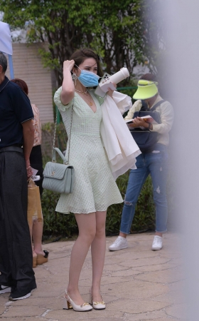 白皙小姐姐~ [14P]