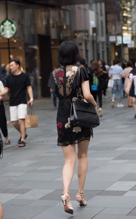 高跟旗袍美女