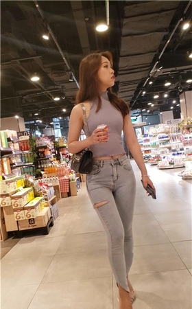 （视频）夏风微凉-紧牛美女