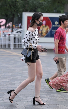 高跟鞋短裤翘臀美女 [17P]