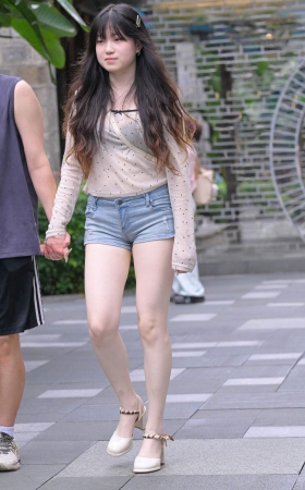 超白嫩邻家小妹 [22P]