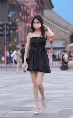 搭讪白皙美腿女孩 [22P]